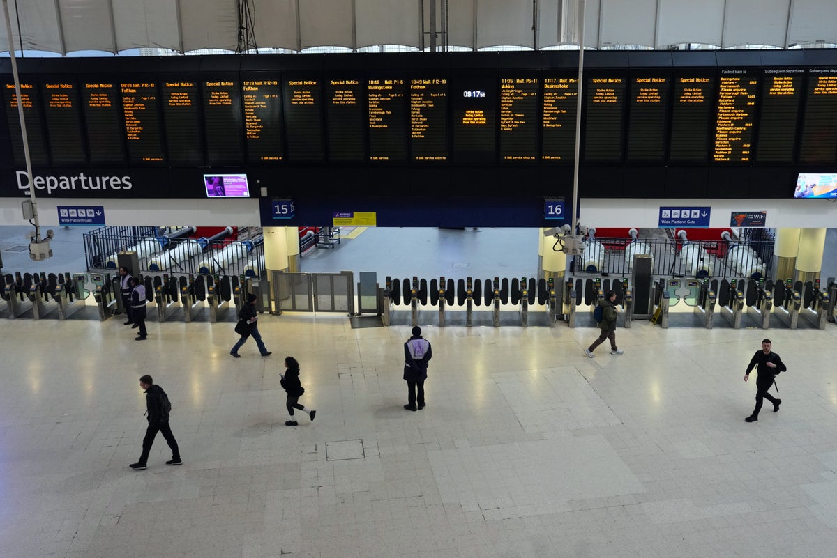 Train passengers warned of fresh travel chaos as drivers strike again